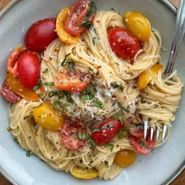 A vibrant bowl of Summer Garden Pasta filled with fresh vegetables