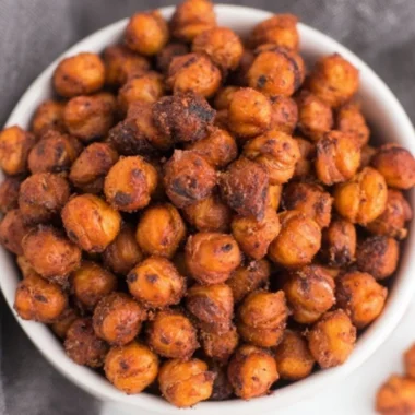 Bowl of crispy air fryer chickpeas, a healthy snack alternative.