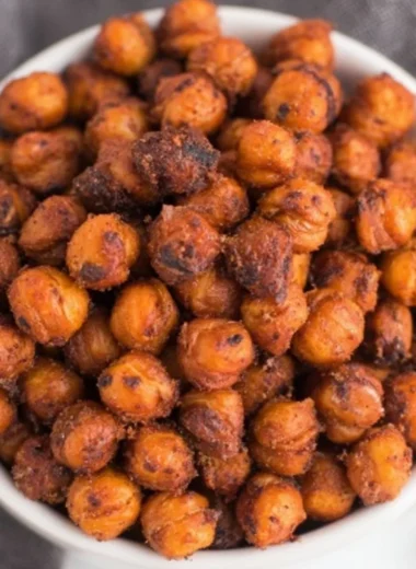 Bowl of crispy air fryer chickpeas, a healthy snack alternative.