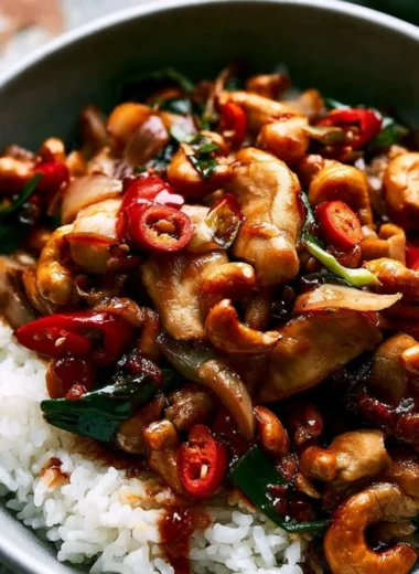 Delicious Thai Cashew Chicken Stir Fry with vibrant vegetables and cashews